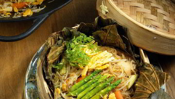 Рецепт Лапши с белыми грибами в листьях лотоса