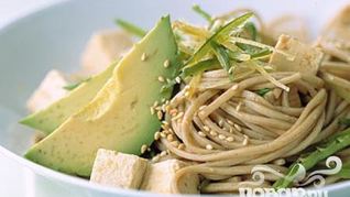 Рецепт Азиатской лапши с тофу, авокадо и фасолью