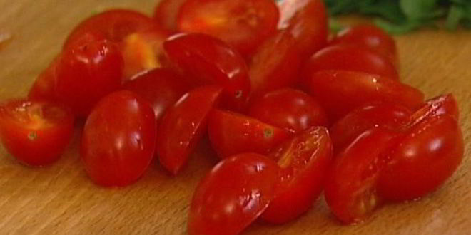 Рецепт макарон-бантиков с помидорами, петрушкой и кедровыми орешками