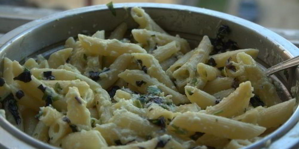 Как приготовить макароны пенне с яичным соусом