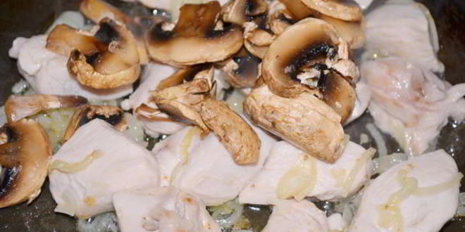 Рецепт макарон с курицей в сливочном соусе с карри