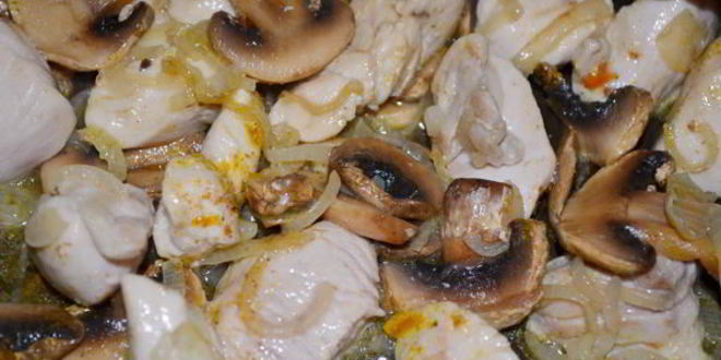 Рецепт макарон с курицей в сливочном соусе с карри