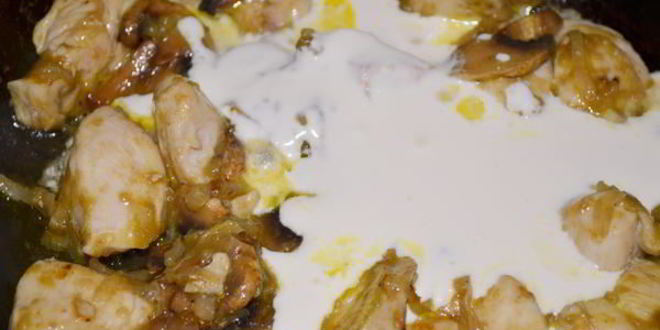 Рецепт макарон с курицей в сливочном соусе с карри