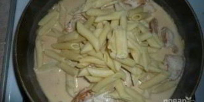 Рецепт макарон с курицей в сырном соусе