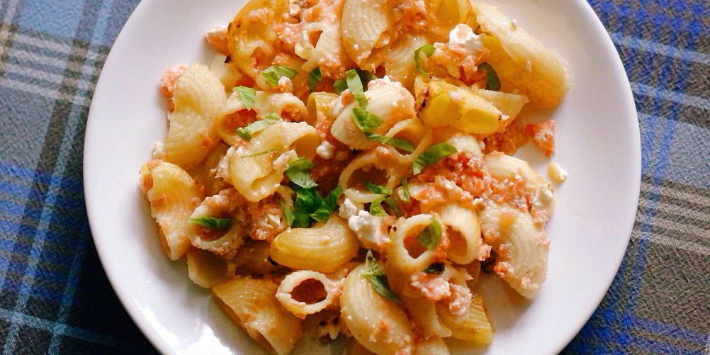 Как приготовить макарон, запеченных с помидорами и брынзой