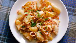 Рецепт Макарон, запеченных с помидорами и брынзой