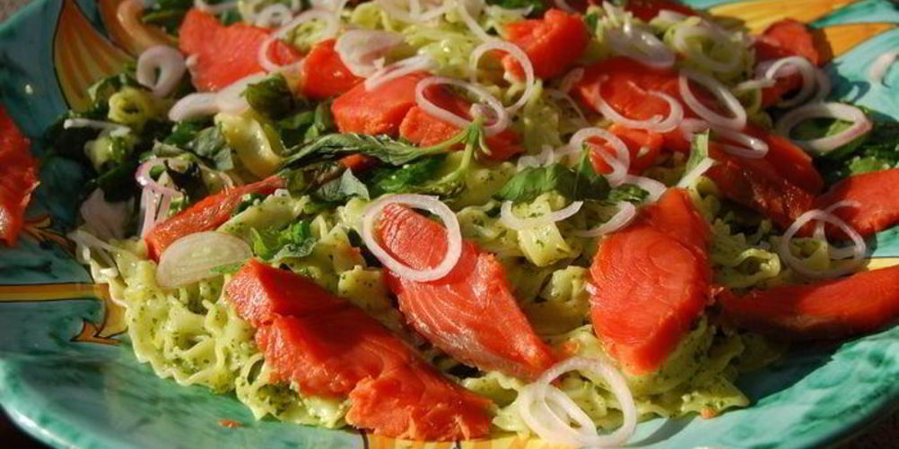 Как приготовить пасту с кетой, шпинатом и соусом песто