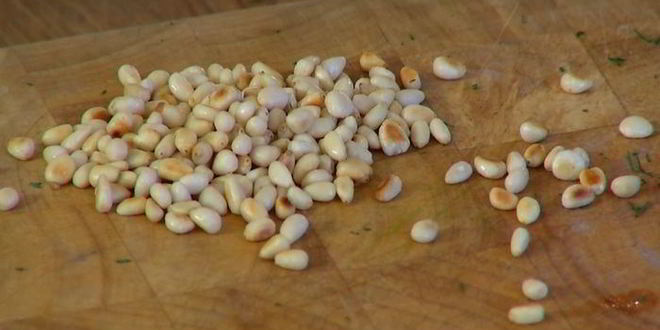 Рецепт пасты с кетой, шпинатом и соусом песто