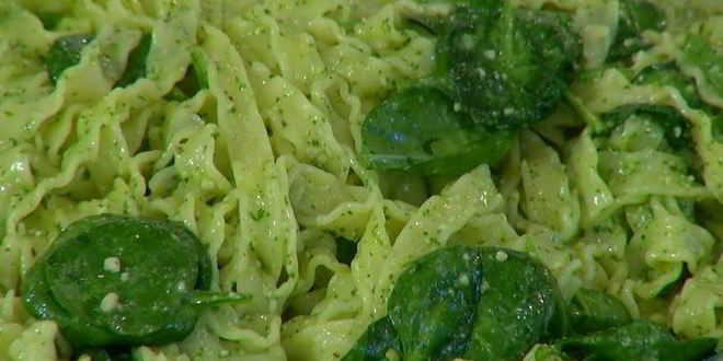 Рецепт пасты с кетой, шпинатом и соусом песто