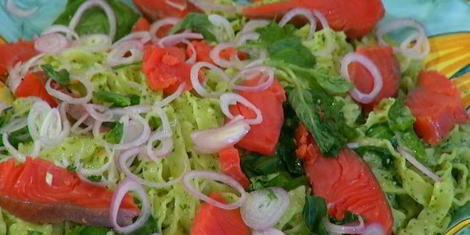 Рецепт пасты с кетой, шпинатом и соусом песто