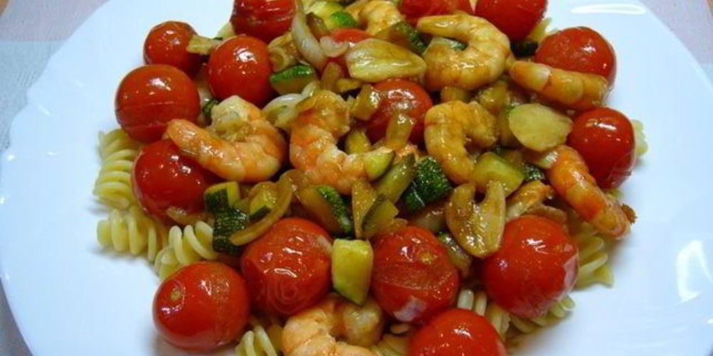 Как приготовить пасту с креветками, кабачками и помидорами черри