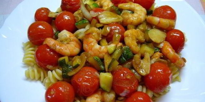 Рецепт пасты с креветками, кабачками и помидорами черри