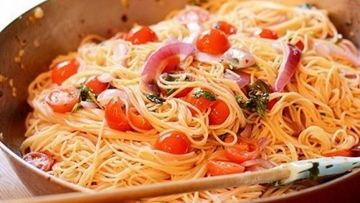 Рецепт Пасты с сыром, красным луком и черри