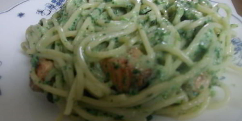 Как приготовить спагетти с лососем и шпинатом