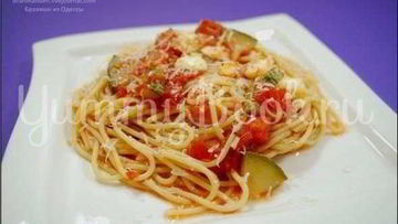 Рецепт Спагетти с цукини, томатами и моцареллой