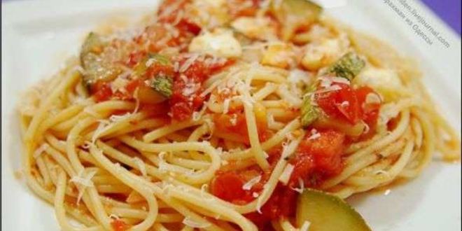 Рецепт спагетти с цукини, томатами и моцареллой