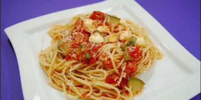 Рецепт спагетти с цукини, томатами и моцареллой