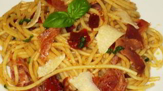 Рецепт Спагетти с вялеными помидорами и окороком