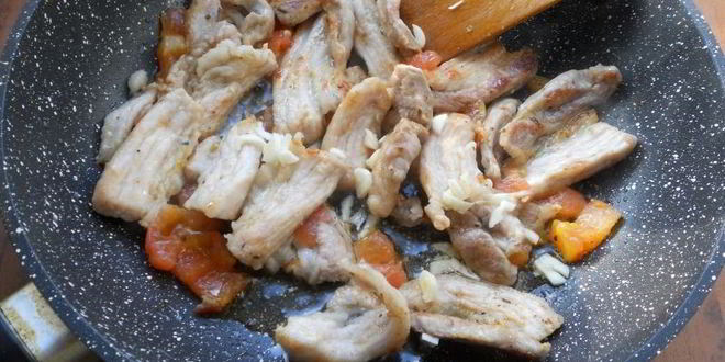 Рецепт спагетти со свиной грудинкой и яично-сливочным соусом