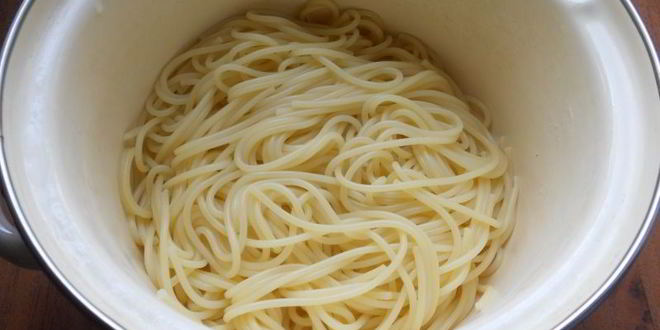 Рецепт спагетти со свиной грудинкой и яично-сливочным соусом