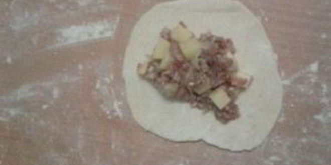 Рецепт мантов из слоеного теста