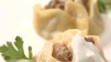 Рецепт Мантов с бараниной и йогуртовым соусом