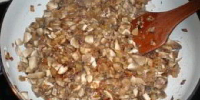 Рецепт мяса по-французски с грибами и помидорами