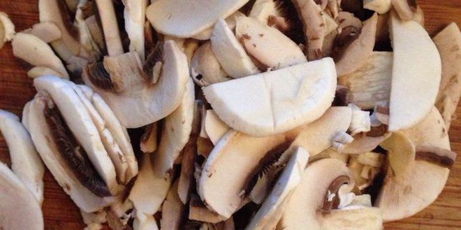 Рецепт говядины по-строгановски в хлебном горшочке