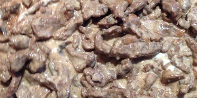 Рецепт говядины по-строгановски в хлебном горшочке