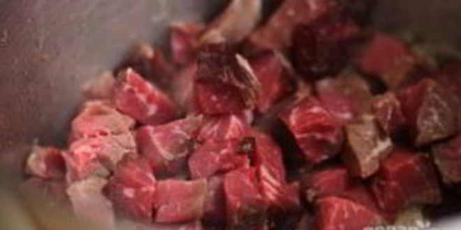 Рецепт говядины с баклажанами и помидорами в духовке