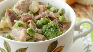 Рецепт Индейки в сливках, с зеленым горошком и брокколи