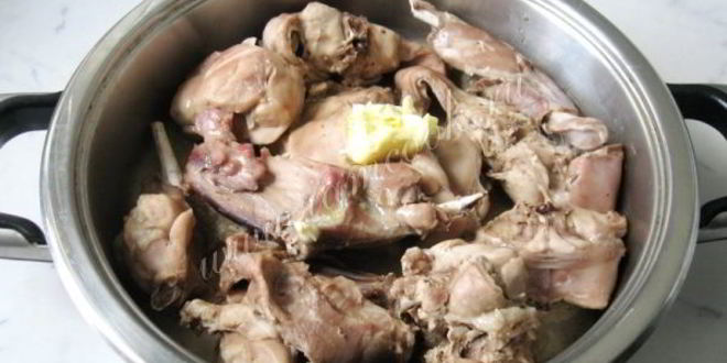 Рецепт кролика с грибами в белом вине