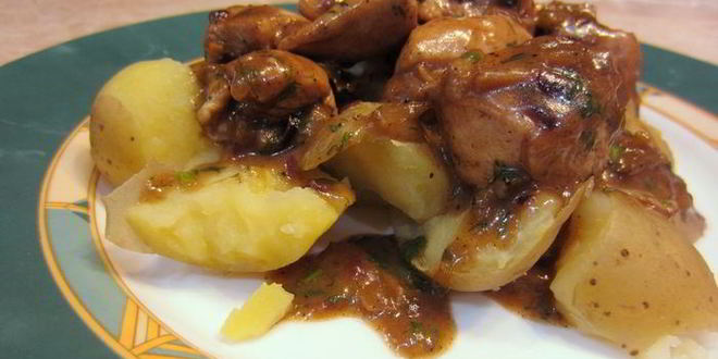 Рецепт куриной грудки под пряным соусом с молодым картофелем
