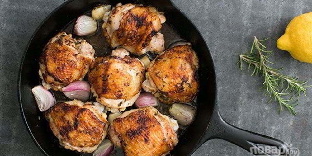 Как приготовить куриные бедра с лимоном и розмарином