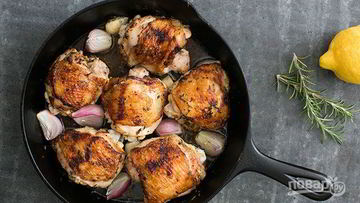 Рецепт Куриных бедер с лимоном и розмарином