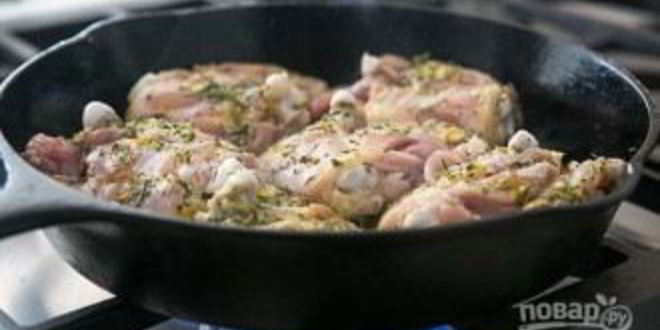 Рецепт куриных бедер с лимоном и розмарином