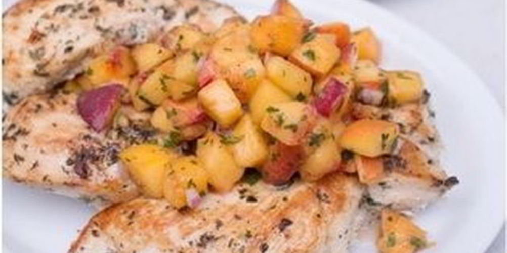 Как приготовить куриные грудки с персиком