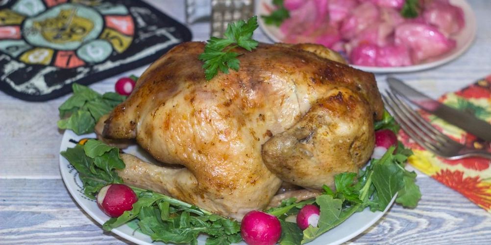 Как приготовить курицу в фольге целиком в духовке