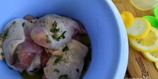 Рецепт курицы, запеченной с лимоном и травами