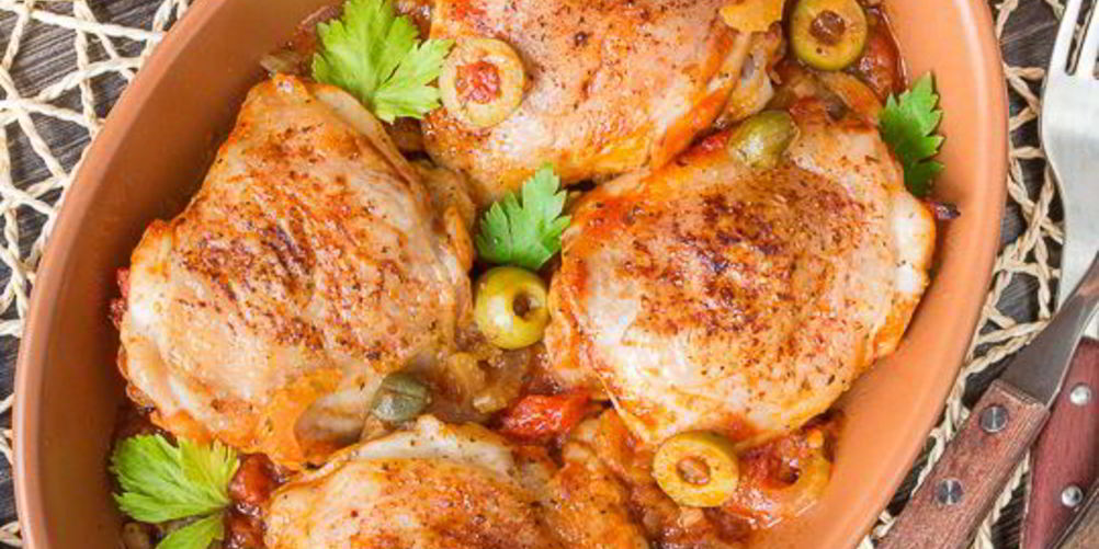 Как приготовить курицу, запеченную в средиземноморском соусе
