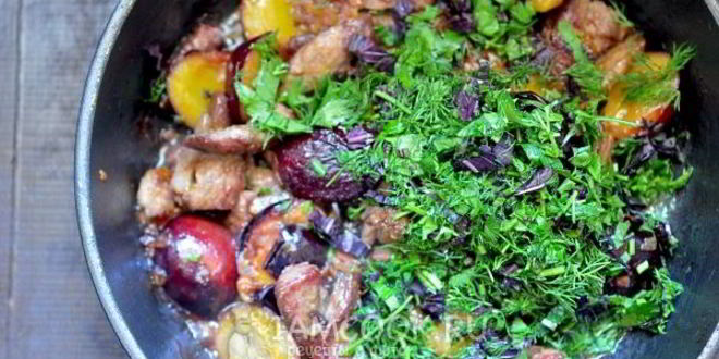 Рецепт мяса, тушенного со сливами