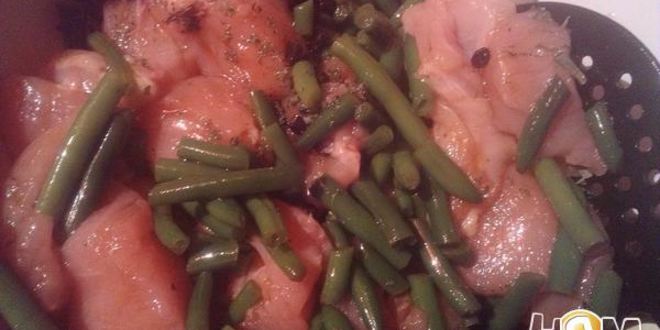 Рецепт пряного куриного филе с фасолью