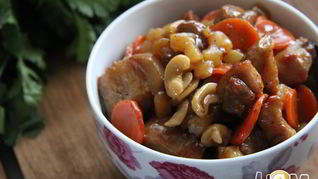 Рецепт Свинины с кешью, ананасами и соевым соусом