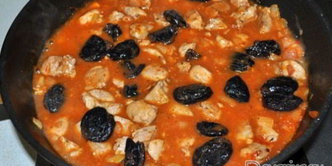 Рецепт свинины, тушенной с черносливом