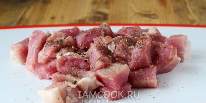 Рецепт жареного мяса с луком на сковороде