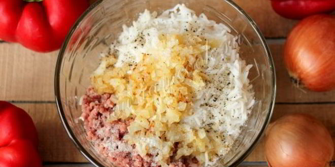 Рецепт фаршированных перцев в сметанном соусе