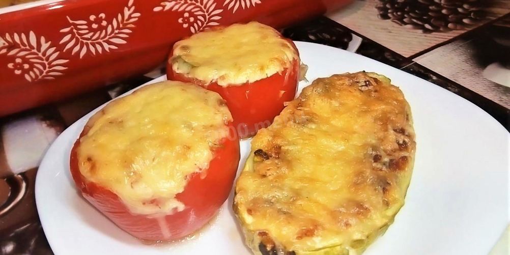 Как приготовить фаршированные творогом помидоры и кабачки под сыром