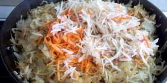 Рецепт капусты тушеной с яблоками