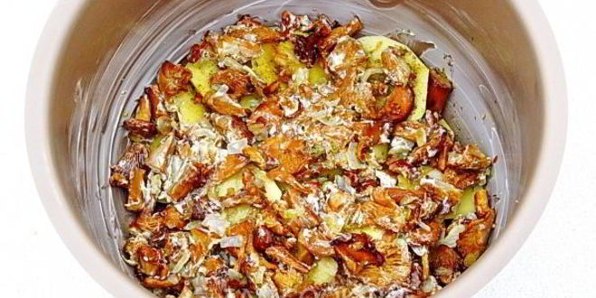 Рецепт картофеля, запеченного с лисичками в мультиварке