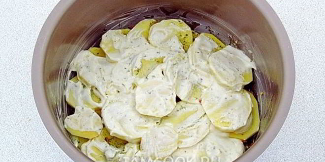 Рецепт картофеля, запеченного с лисичками в мультиварке